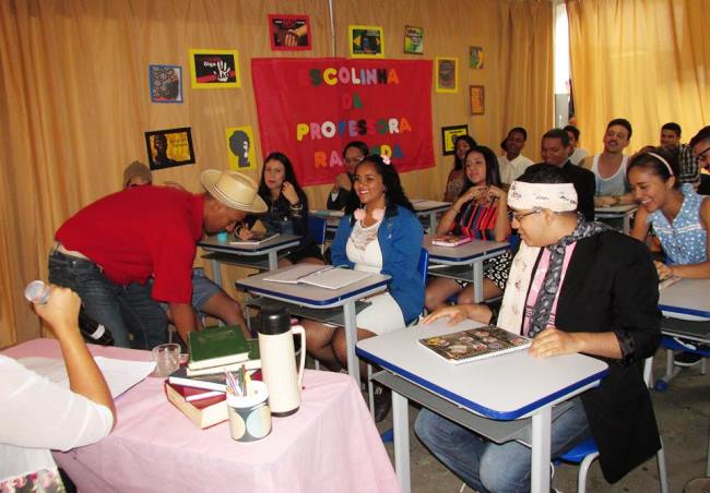 Alunos do Ensino Médio da Ruy Pimenta homenagearam a diretora com a peça 